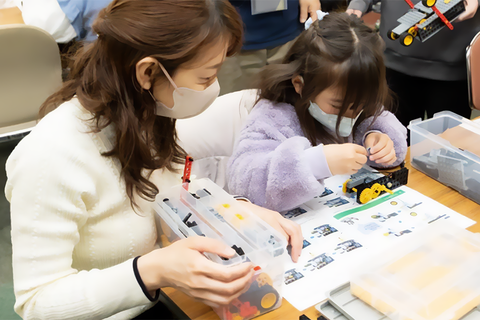 高橋智隆氏が監修するヒューマンアカデミージュニアロボット教室特別ワークショップ
